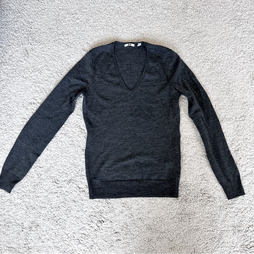Uniqlo wool sweater.  Size XS.